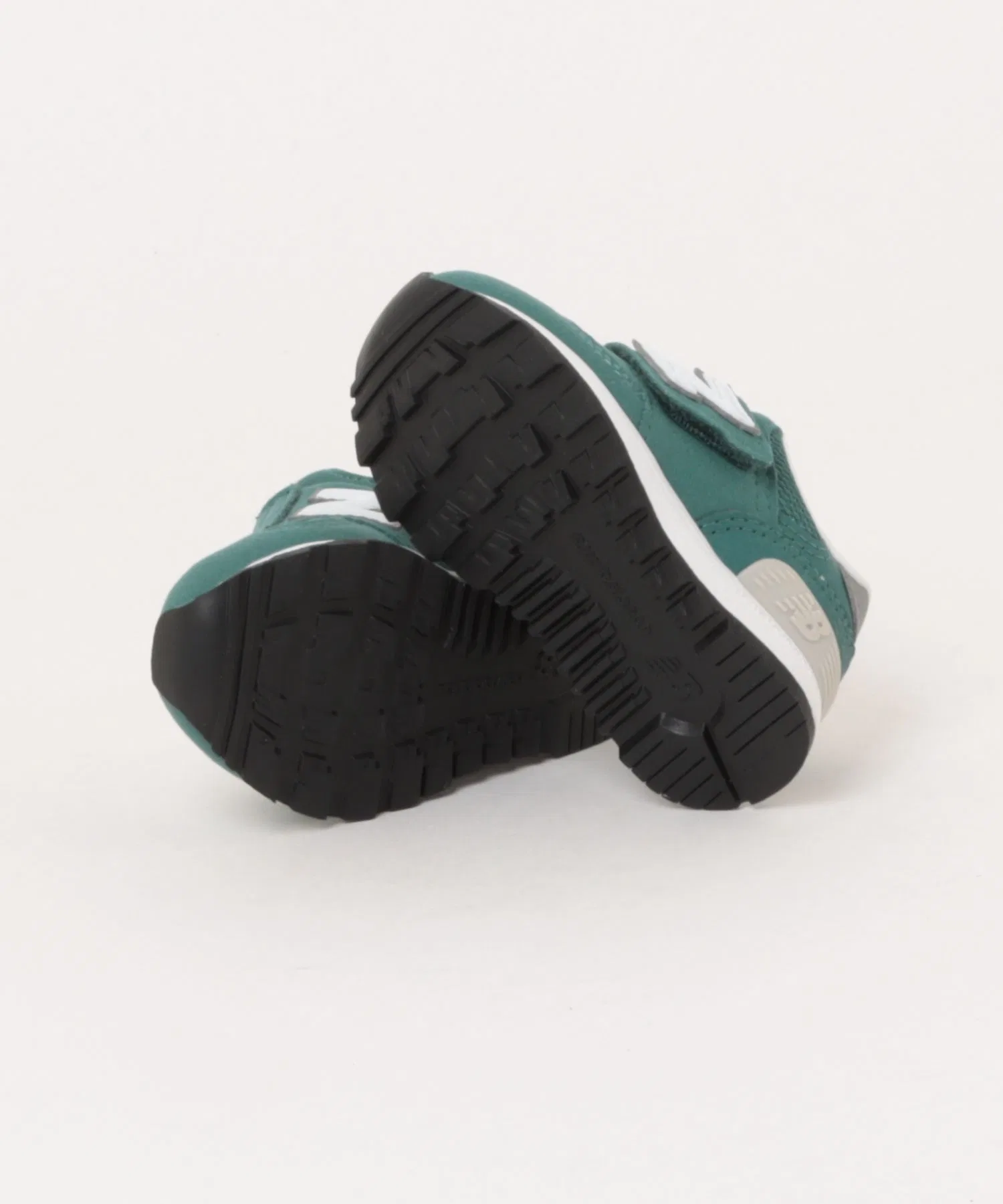 Детские кроссовки New Balance 313 v2 серебряные зелёные — фото 3