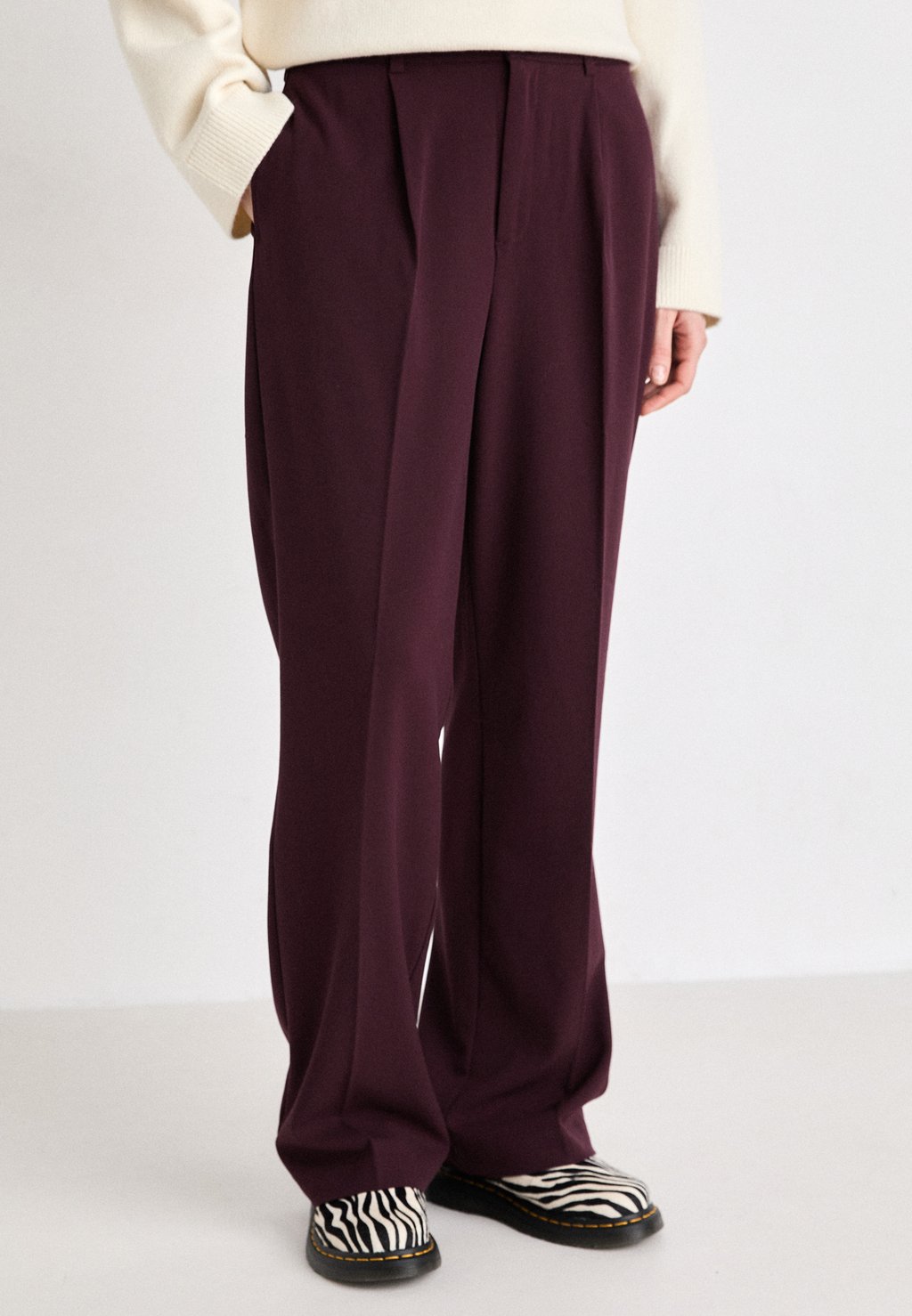 

Брюки TAILORED WIDE Gina Tricot, темно-красный