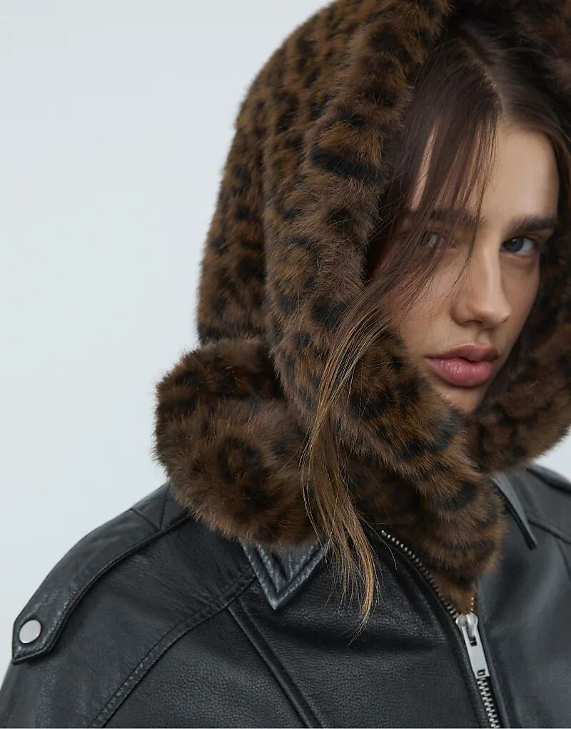 

Шарф Stradivarius из искусственного меха с леопардовым принтом коричневого цвета