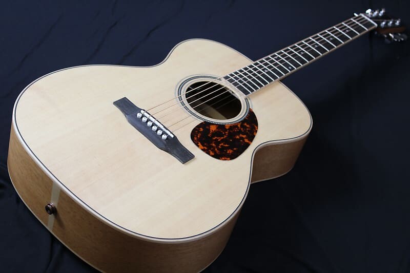 

Акустическая гитара Larrivee OM-03E W/ Case & Full Warranty