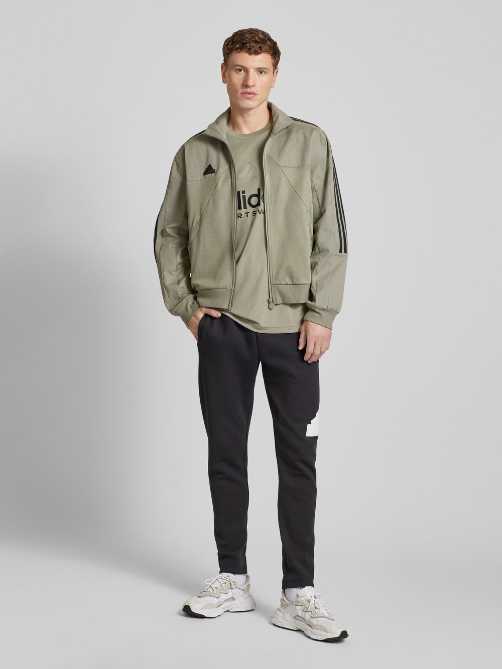

Футболка с этикеткой ADIDAS SPORTSWEAR, серо-коричневый