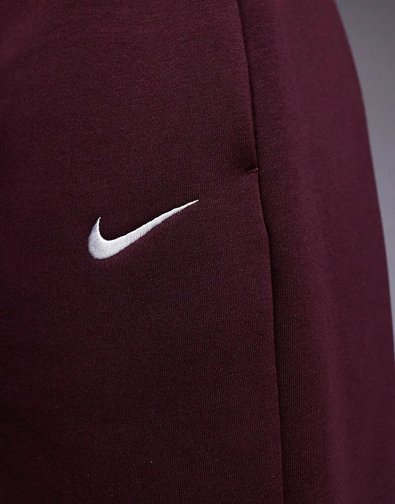 Джоггеры Nike Phoenix Fleece с высокой талией и манжетами свободного кроя бордового цвета — фото 3