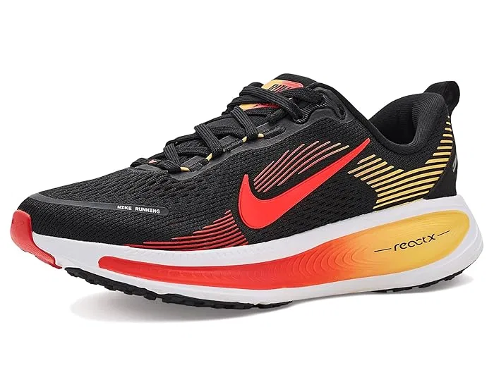 Кроссовки беговые Vomero 18 Nike Kids, Black/Bright Crimson/Light Crimson — фото 2