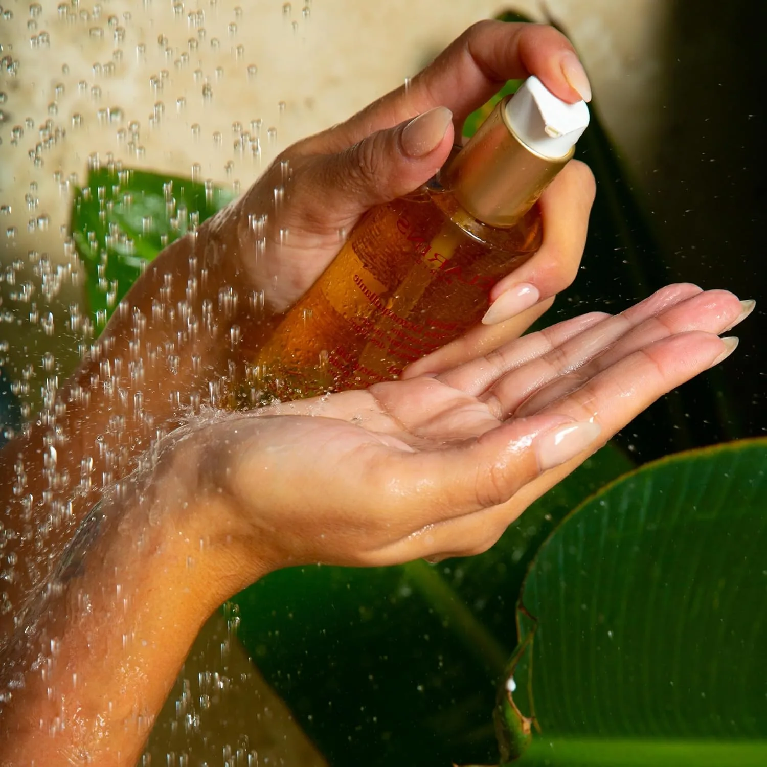 Гидрофильное масло Clarins — Total Cleansing Oil - средство для снятия стойкого, плотного и водостойкого макияжа и — фото 4