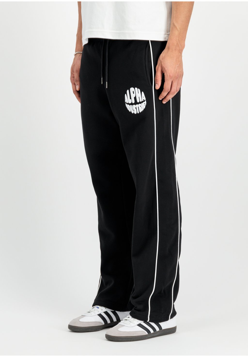 

Спортивные штаны JOGGER LOGO Alpha Industries, черный