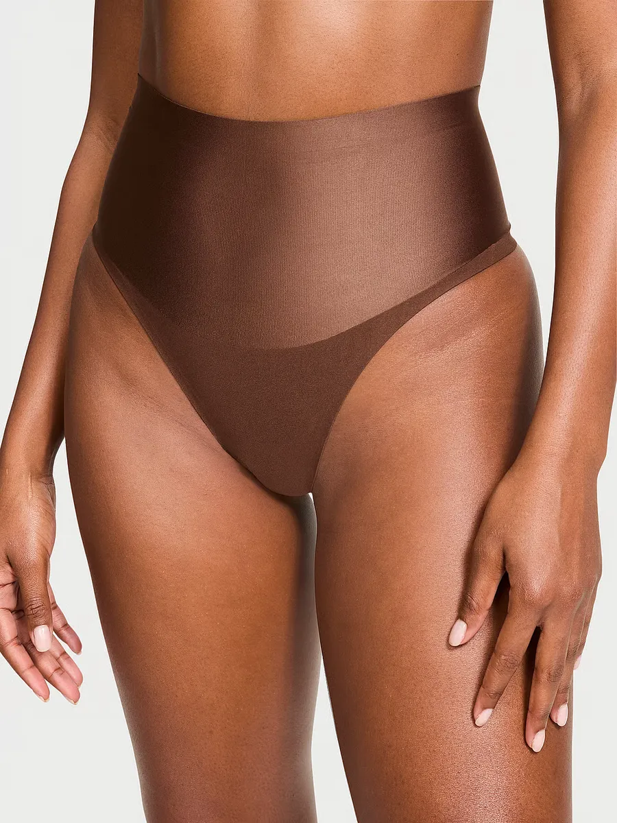 

Разглаживающие трусики-стринги с мерцающим эффектом Body By Victoria, цвет Ganache