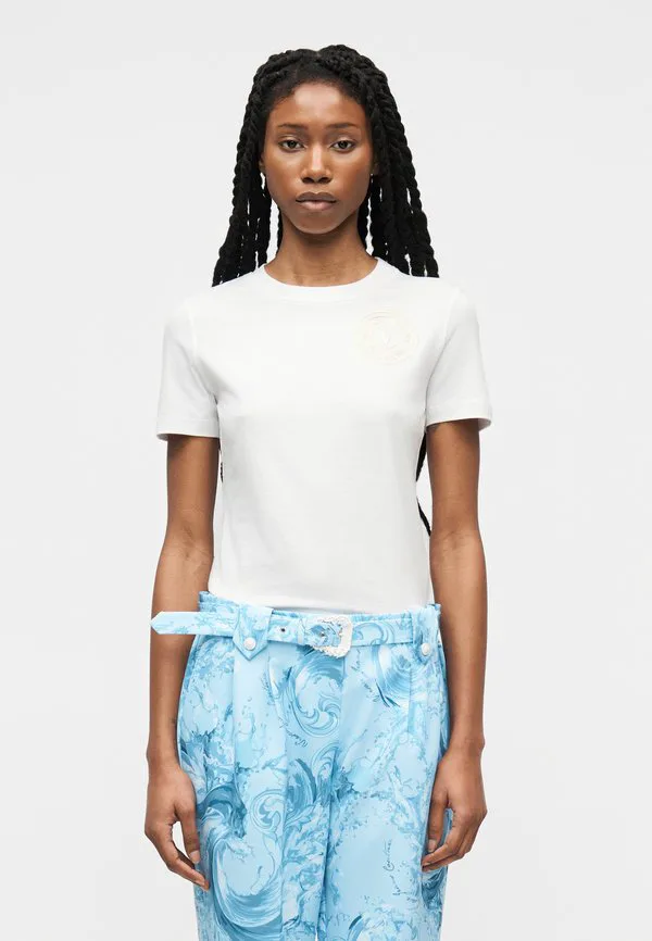 

Футболка с принтом эмблемы Versace Jeans Couture, White/Gold-Coloured, Белый, Футболка с принтом эмблемы Versace Jeans Couture, White/Gold-Coloured