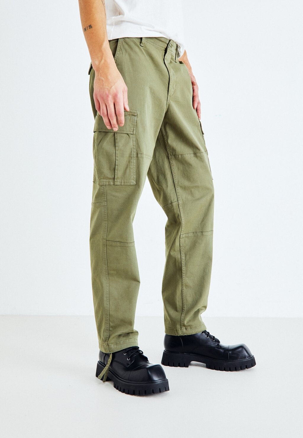 

Брюки карго JPSTKARL JJHARLOW NOOS Jack & Jones, мраморный оливково-зеленый