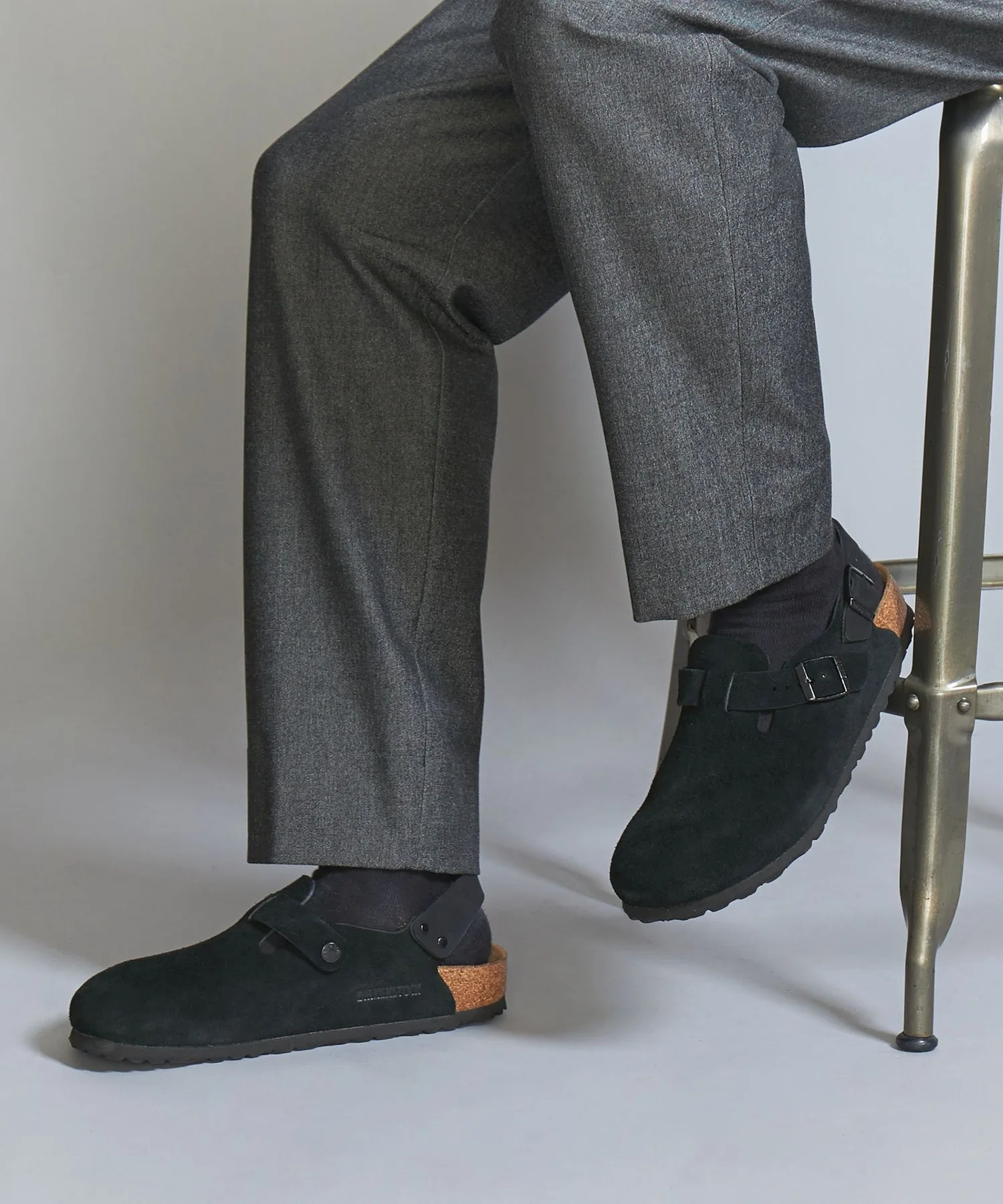 Мужские сандалии с анатомической стелькой Tokio II Suede BIRKENSTOCK бежевые — фото 2