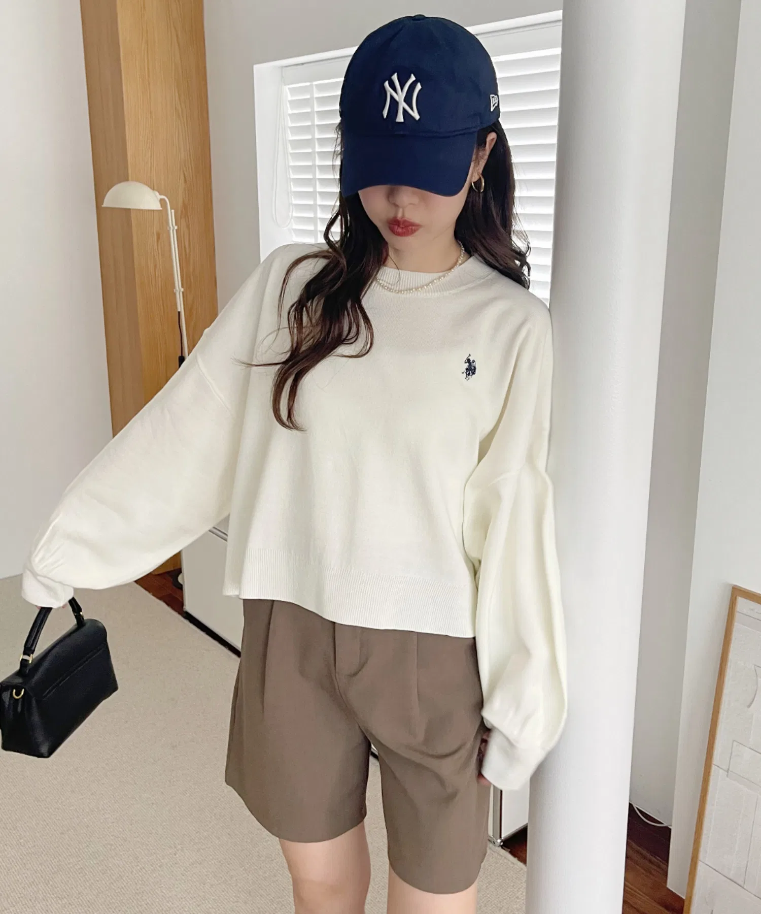 【Ада. Эксклюзивно для US POLO ASSN】Укороченный базовый трикотажный свитер с объемными рукавами — фото 4