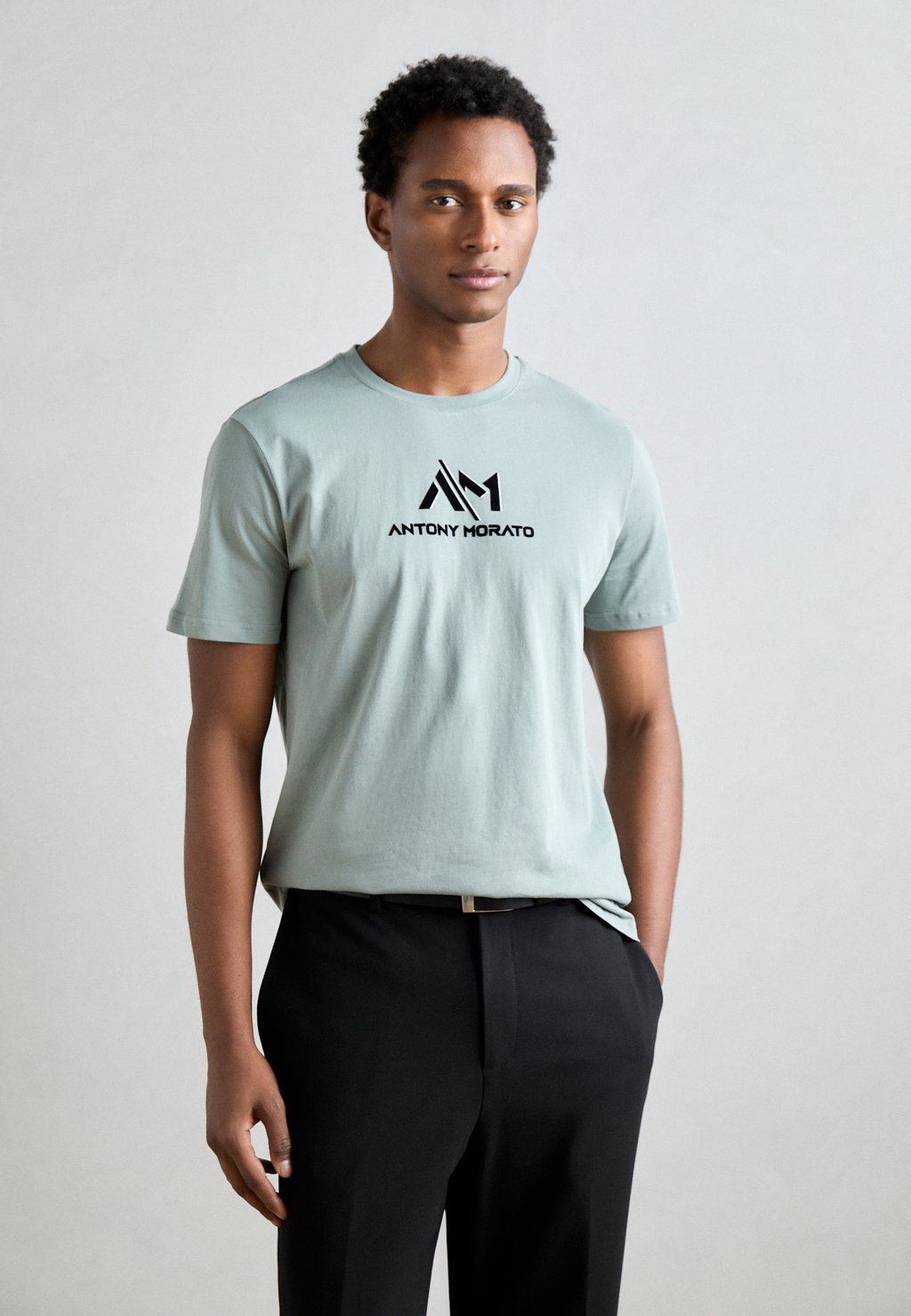 

Футболка с принтом REGULAR FIT WITH MATT AND FLOCK LOGO Antony Morato, зеленый