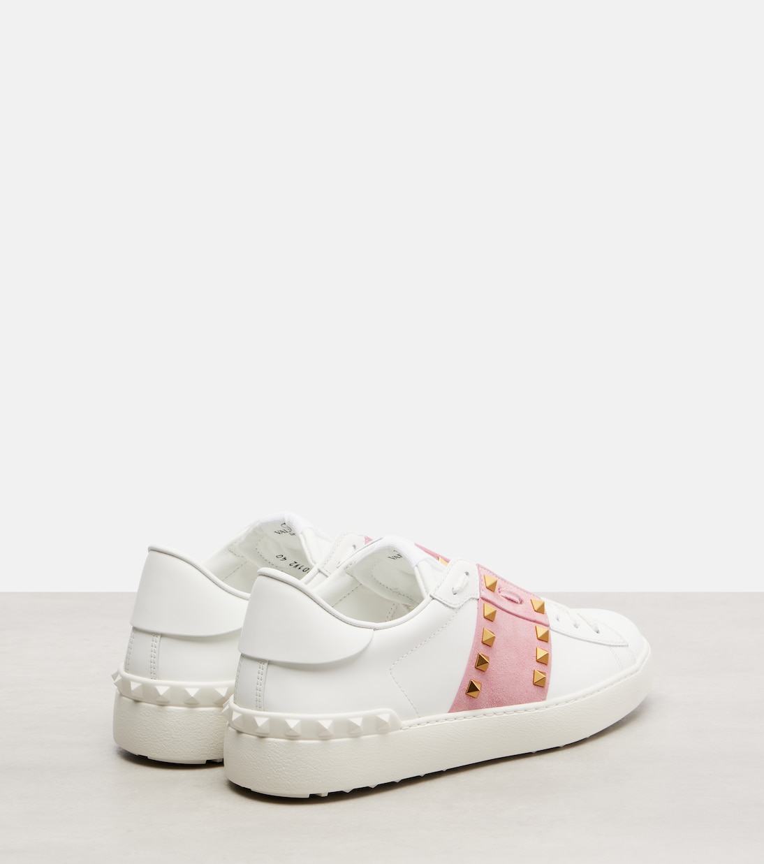 Кожаные кроссовки Rockstud Untitled Valentino Garavani, Bianco/Vintage Rose/Bianco — фото 2
