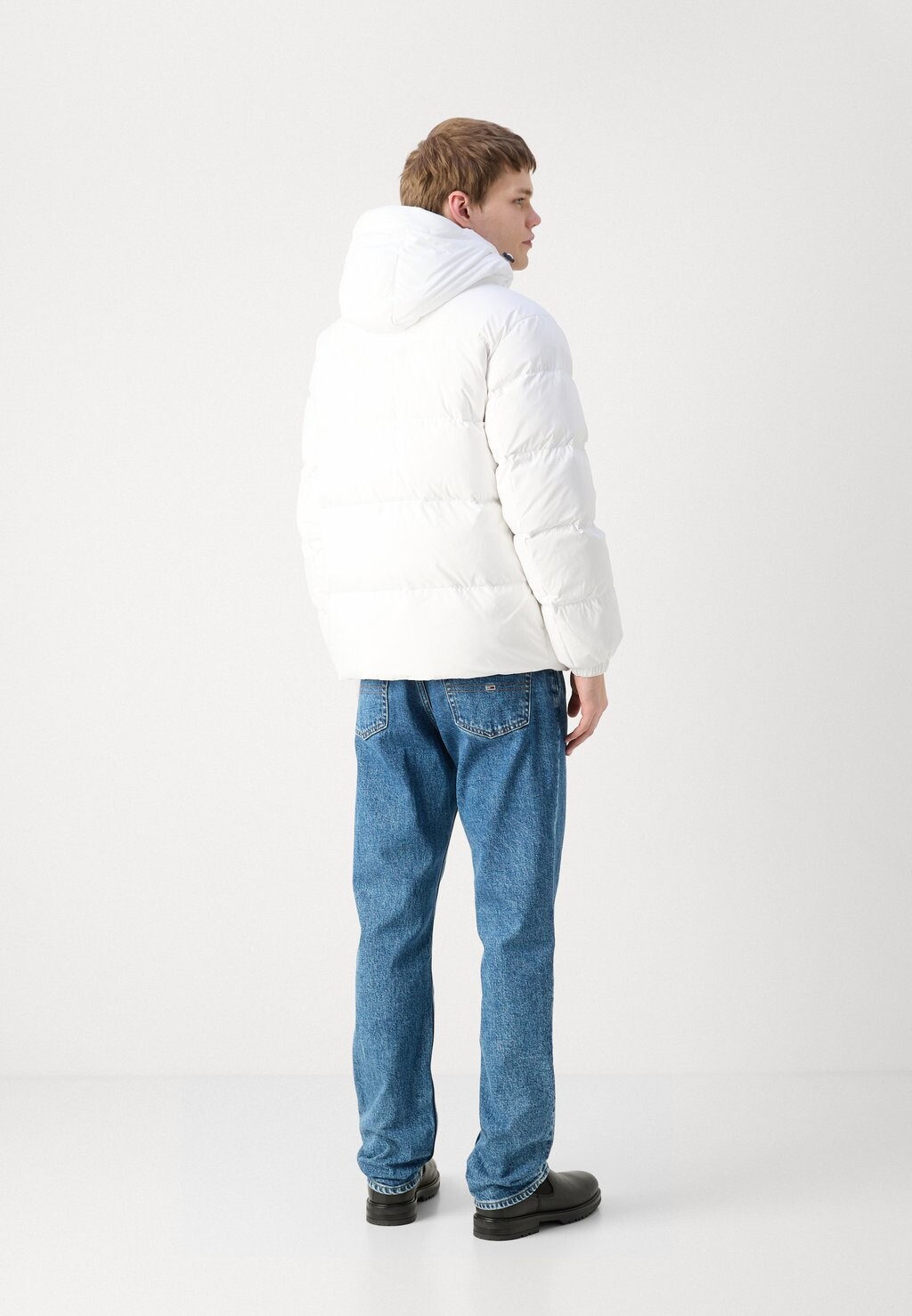 

Пуховик ESSENTIAL JACKET Tommy Jeans, белый
