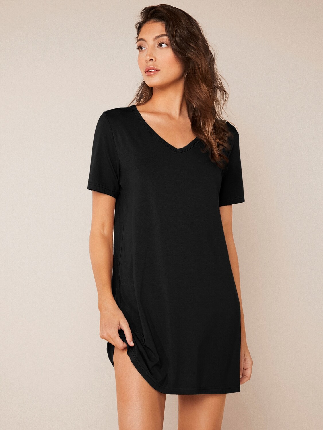 

SHEIN BASICS Комплект однотонной футболки с V-образным вырезом, черный цвет