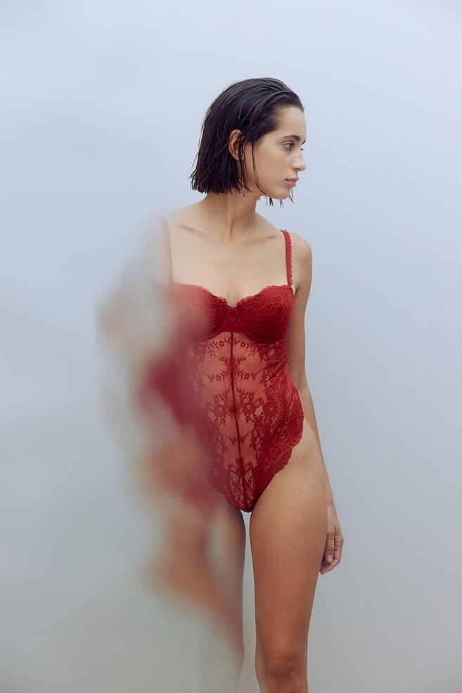 

Кружевное боди с мягкой чашкой H&M, красный