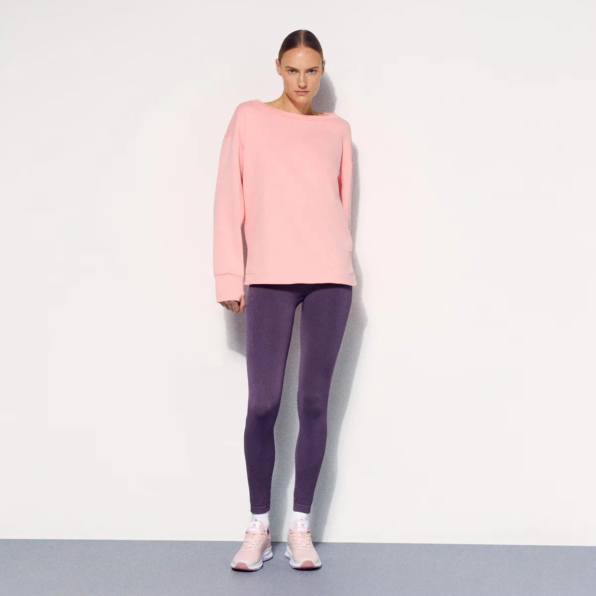 

Легкая Sportcasual женская толстовка Boomerang с вырезом ворот, коралловый
