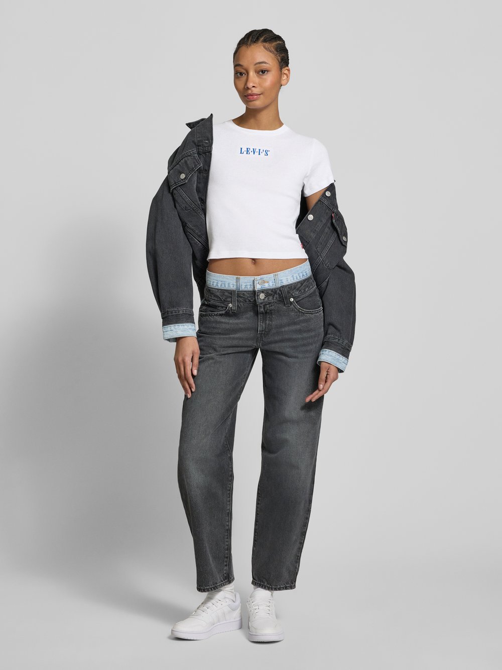 

Укороченная футболка с пришитой этикеткой Levi's, белый