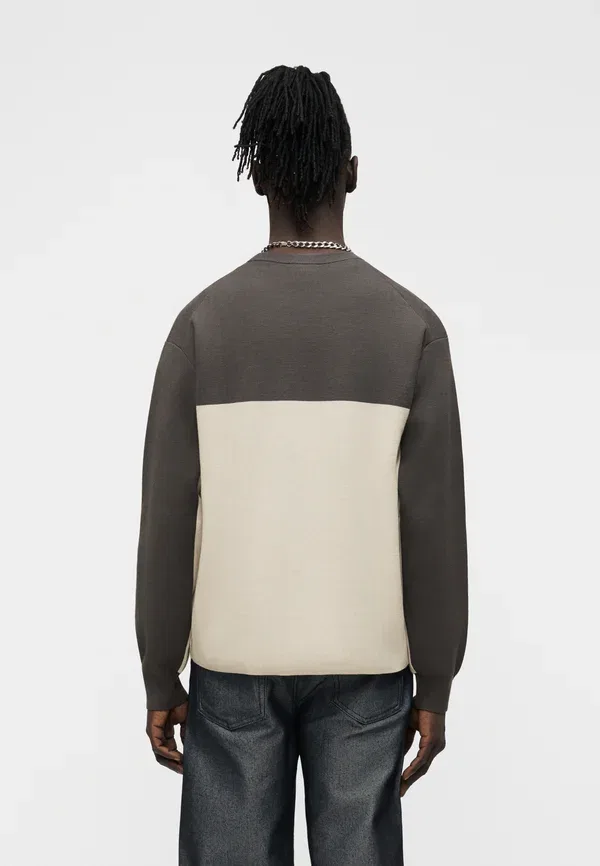 Свитер Calvin Klein Colorblock tech crew sweater jumper, цвет турбулентность — фото 3
