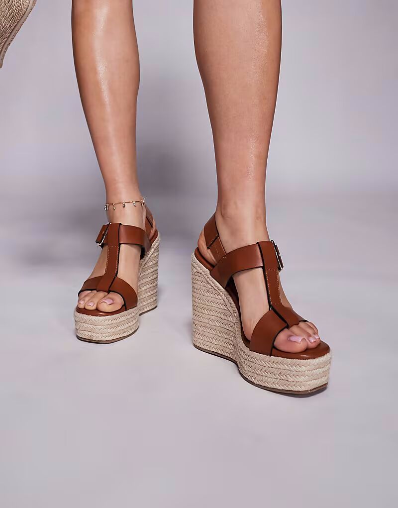 Босоножки на танкетке ASOS DESIGN Tiana t bar бежевого цвета — фото 4