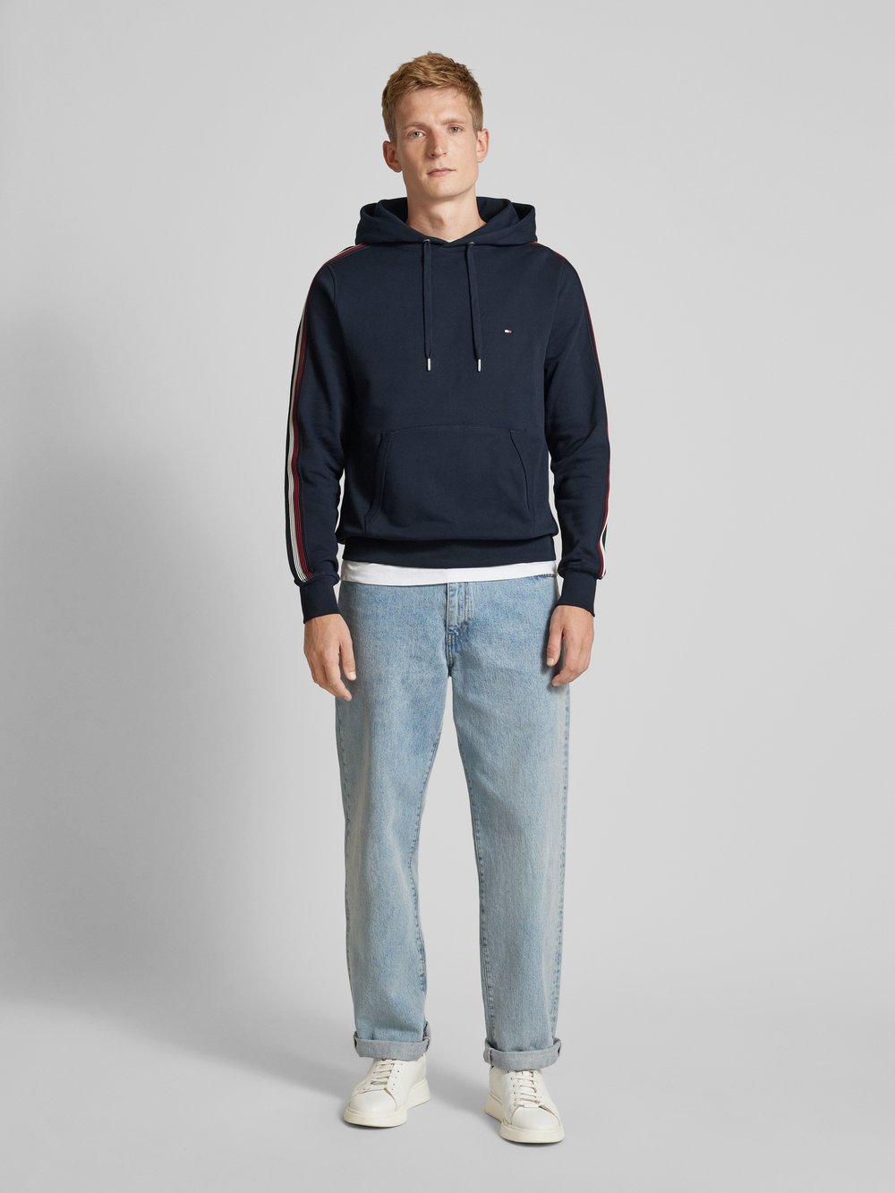 

Толстовка с капюшоном и вышитыми этикетками Tommy Hilfiger