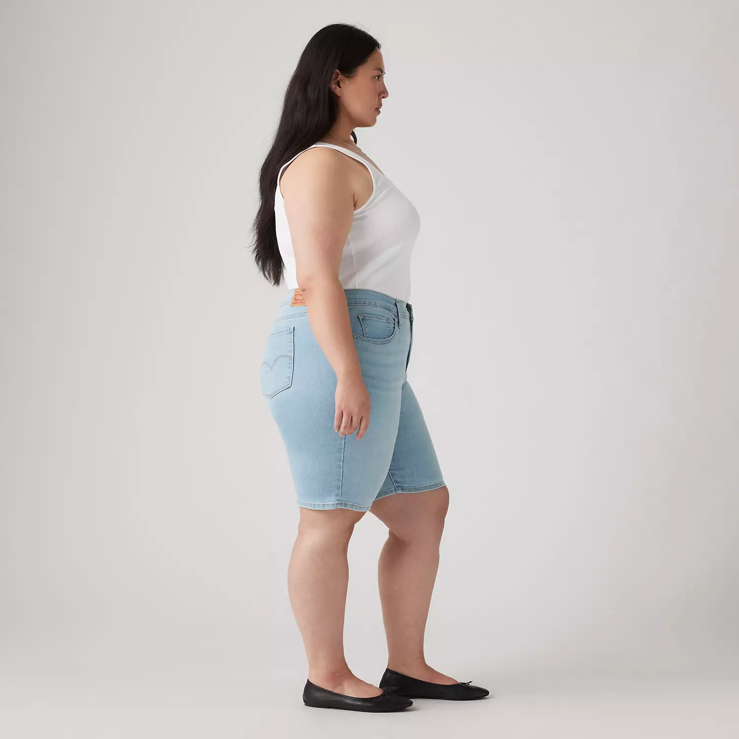 Женские шорты-бермуды Shaping (размер Plus) Levi's, цвет Double Duty Short - Light Wash — фото 3