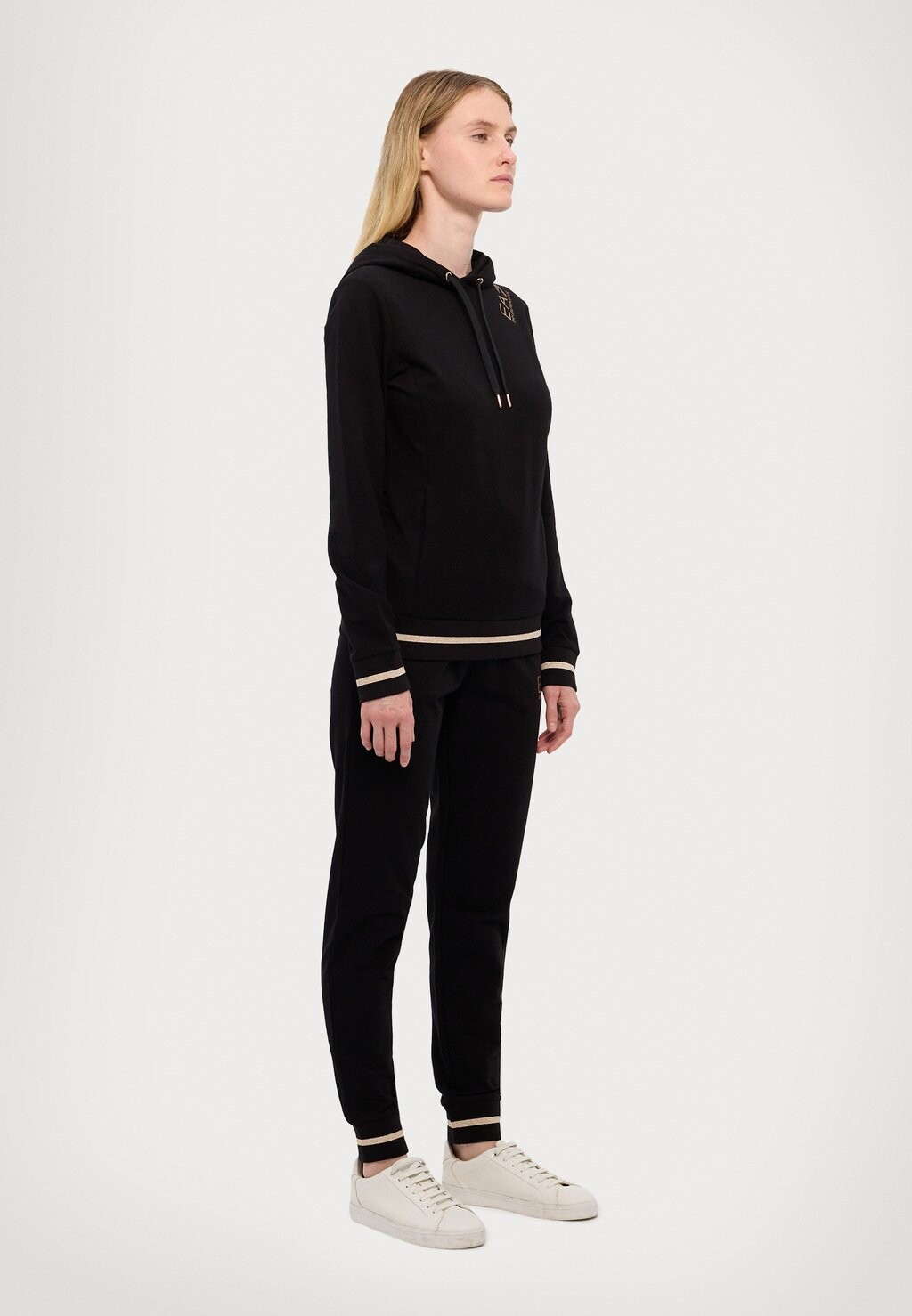 

Спортивный костюм TRACKSUIT EA7 Emporio Armani, черный