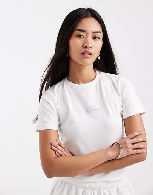 

Белая синяя детская футболка Six Stories Script 'Wifey', Синий, Белая синяя детская футболка Six Stories Script 'Wifey'