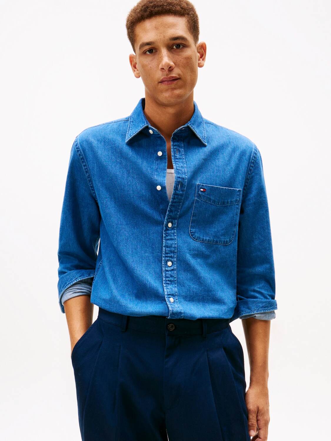 TOMMY HILFIGER Рубашка на пуговицах Regular fit в синем дениме — фото 2