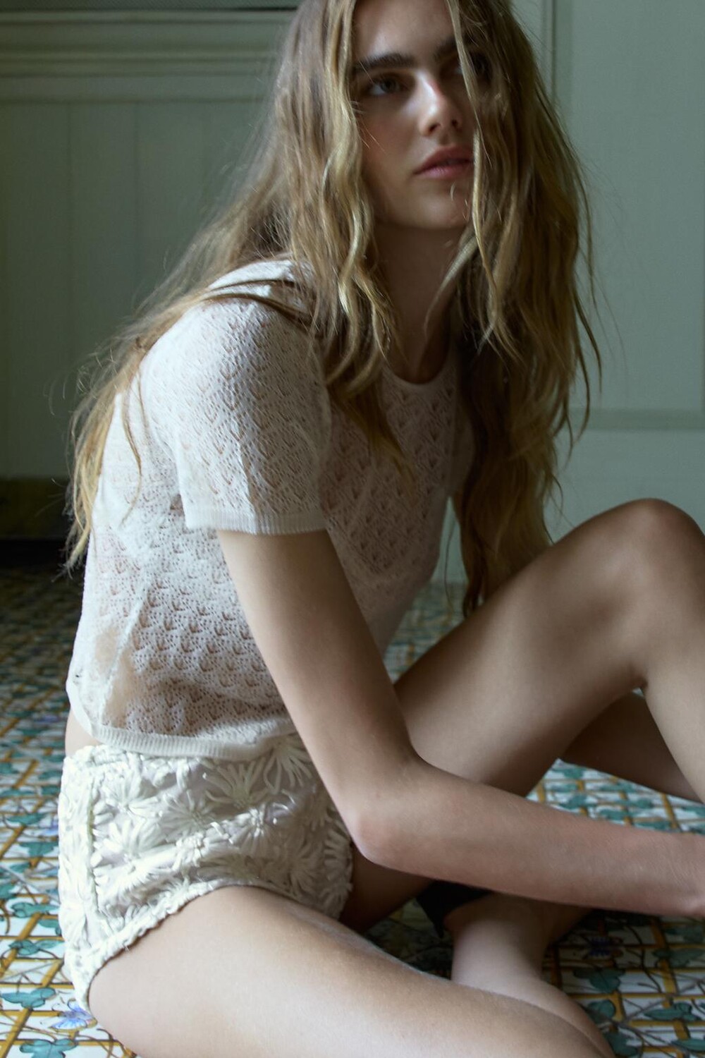 

Ажурная футболка тонкого трикотажа ZARA, экрю