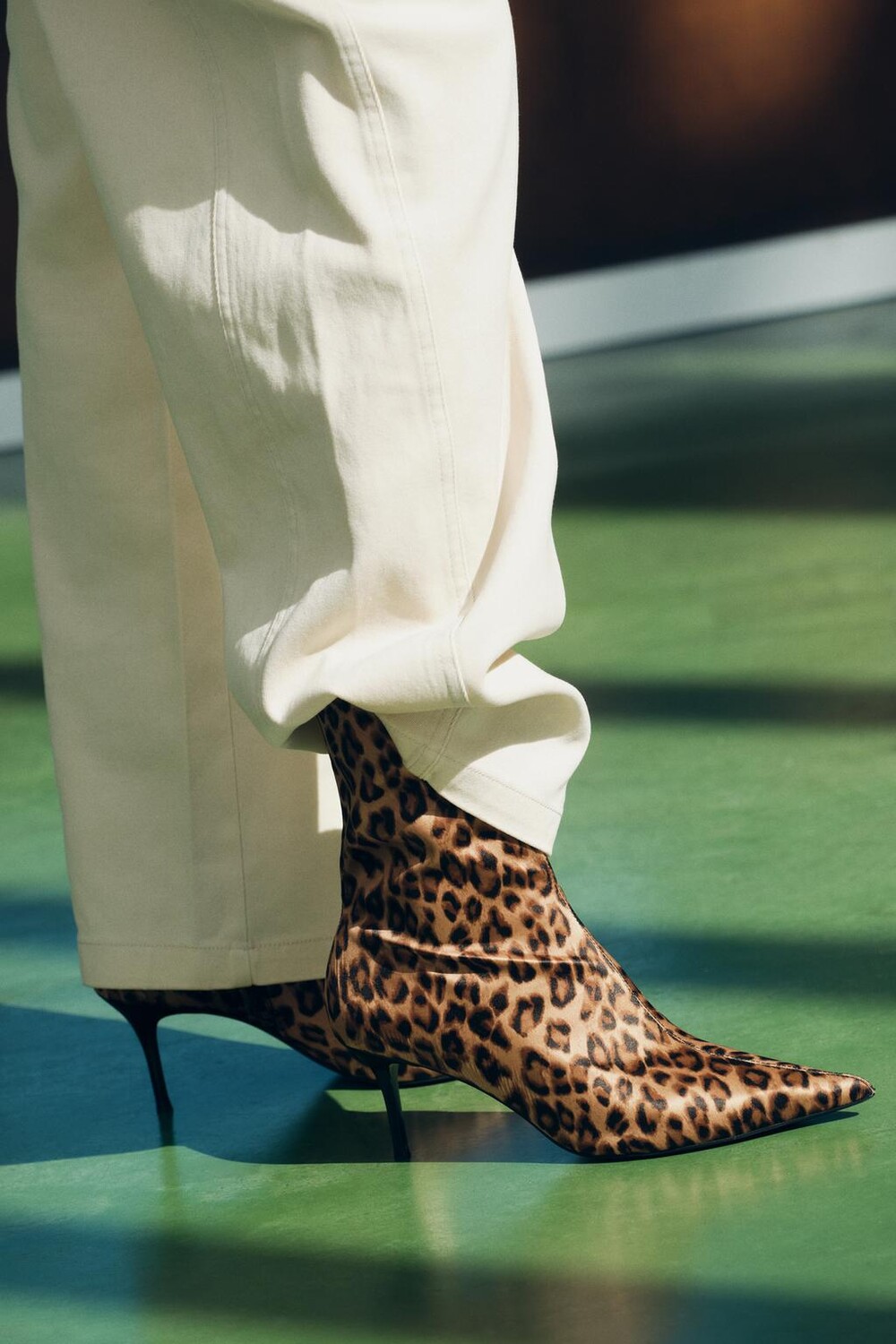 

Ботинки на шпильках с животным принтом ZARA, цвет leopard