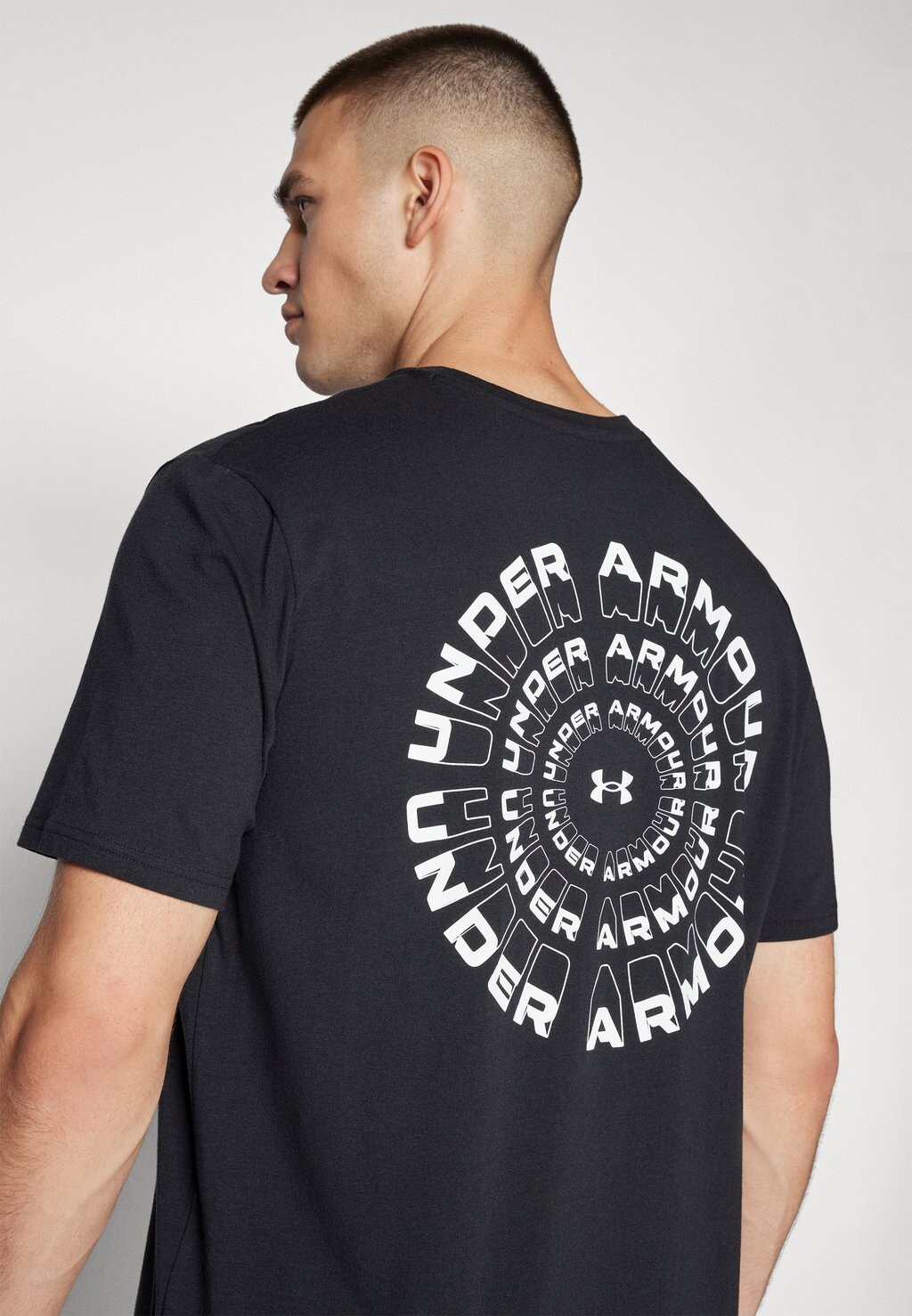 

Футболка с принтом RADIAL Under Armour, черный