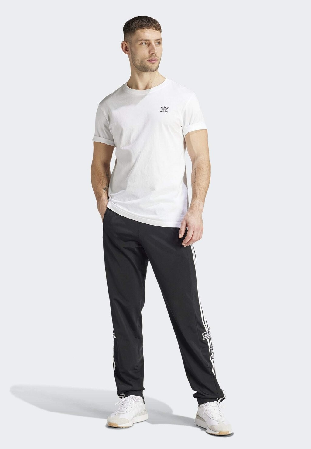 

Базовая футболка adidas Originals, белая