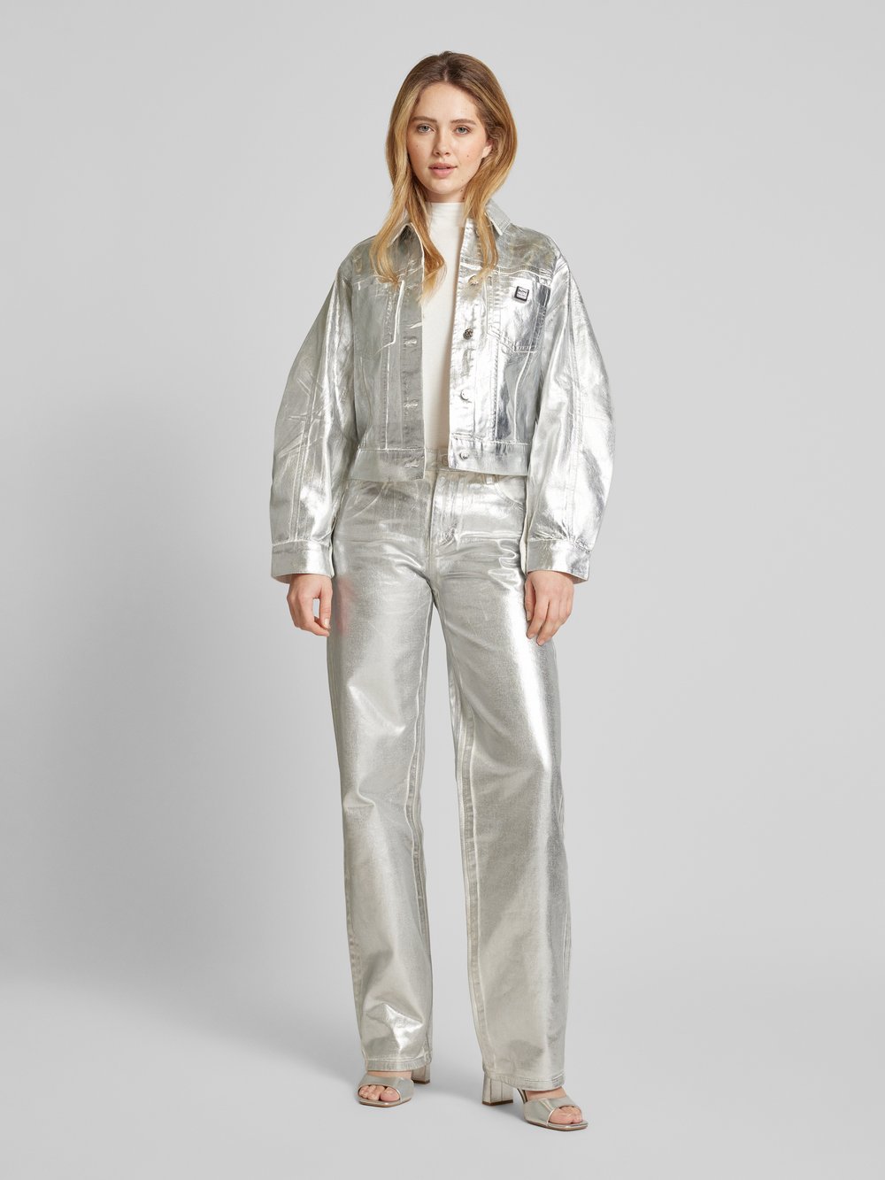 

Куртка с этикеткой-значком ARMANI EXCHANGE, серебряный