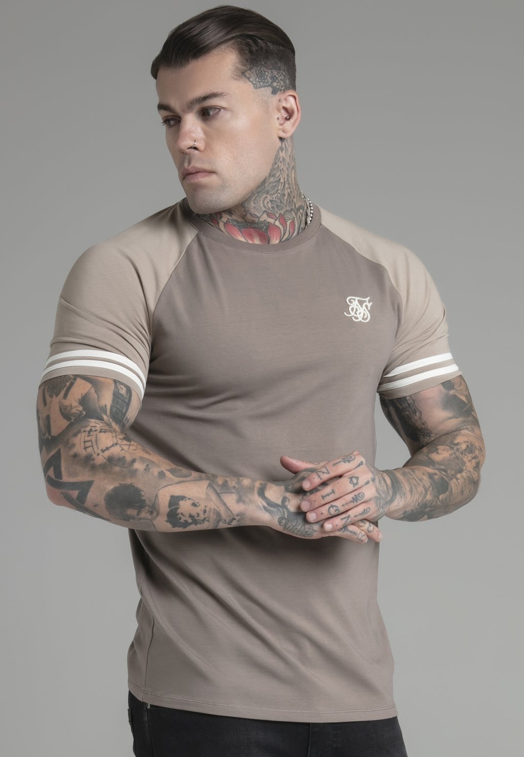 

Футболка с принтом RAGLAN SIKSILK, коричневый