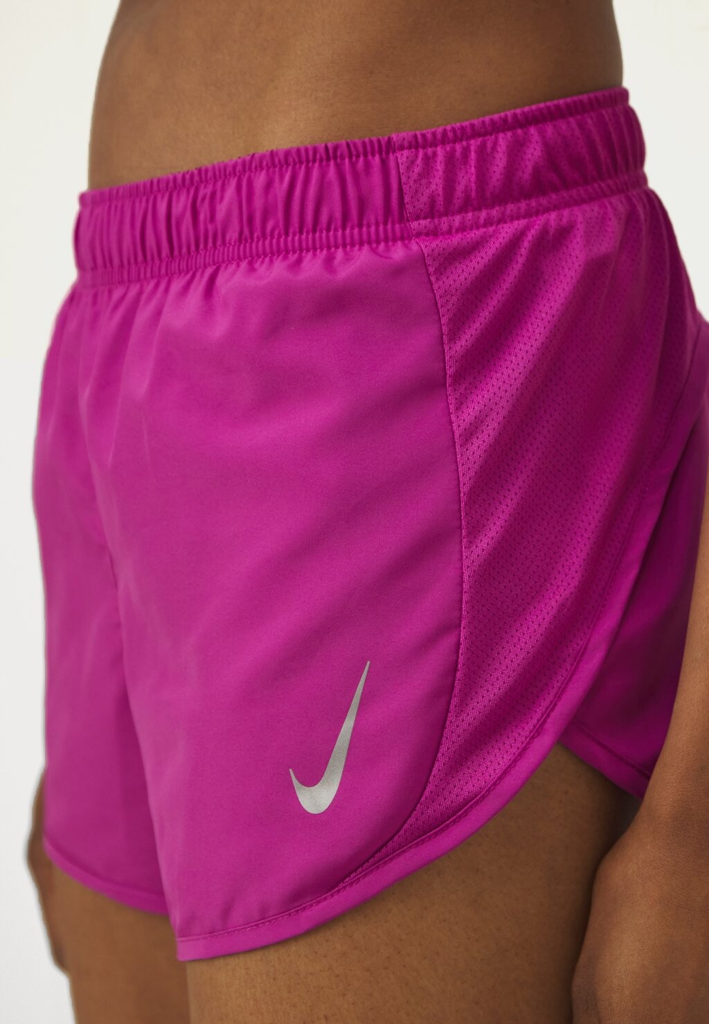 

Спортивные шорты FAST TEMPO SHORT Nike, фиолетовый