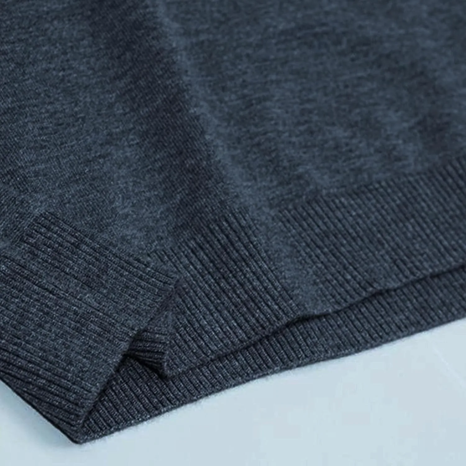 Мужской свитер Soft Slim Fit с о-образным вырезом — фото 4