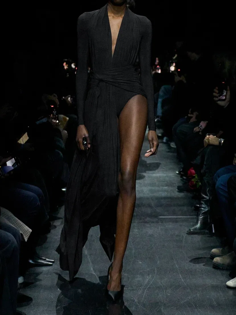 Макси-платье из эластичного джерси с драпировкой и рюшами BALENCIAGA, черный — фото 4