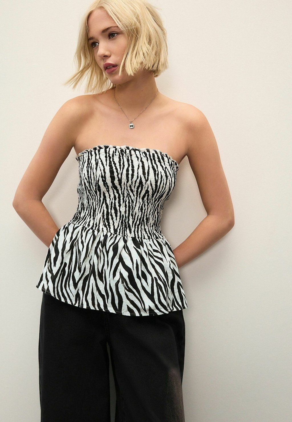 

Блуза PETITE FIT - SHIRRED PEPLUM BANDEAU BOOBTUBE Next, черный