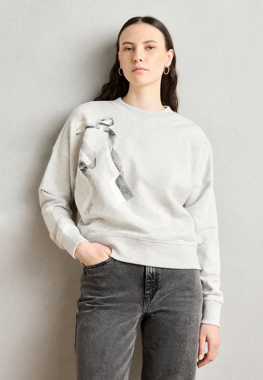 

Толстовка Scotch & Soda CHEST ARTWORK RELAXED, Light Grey Melange/Grey