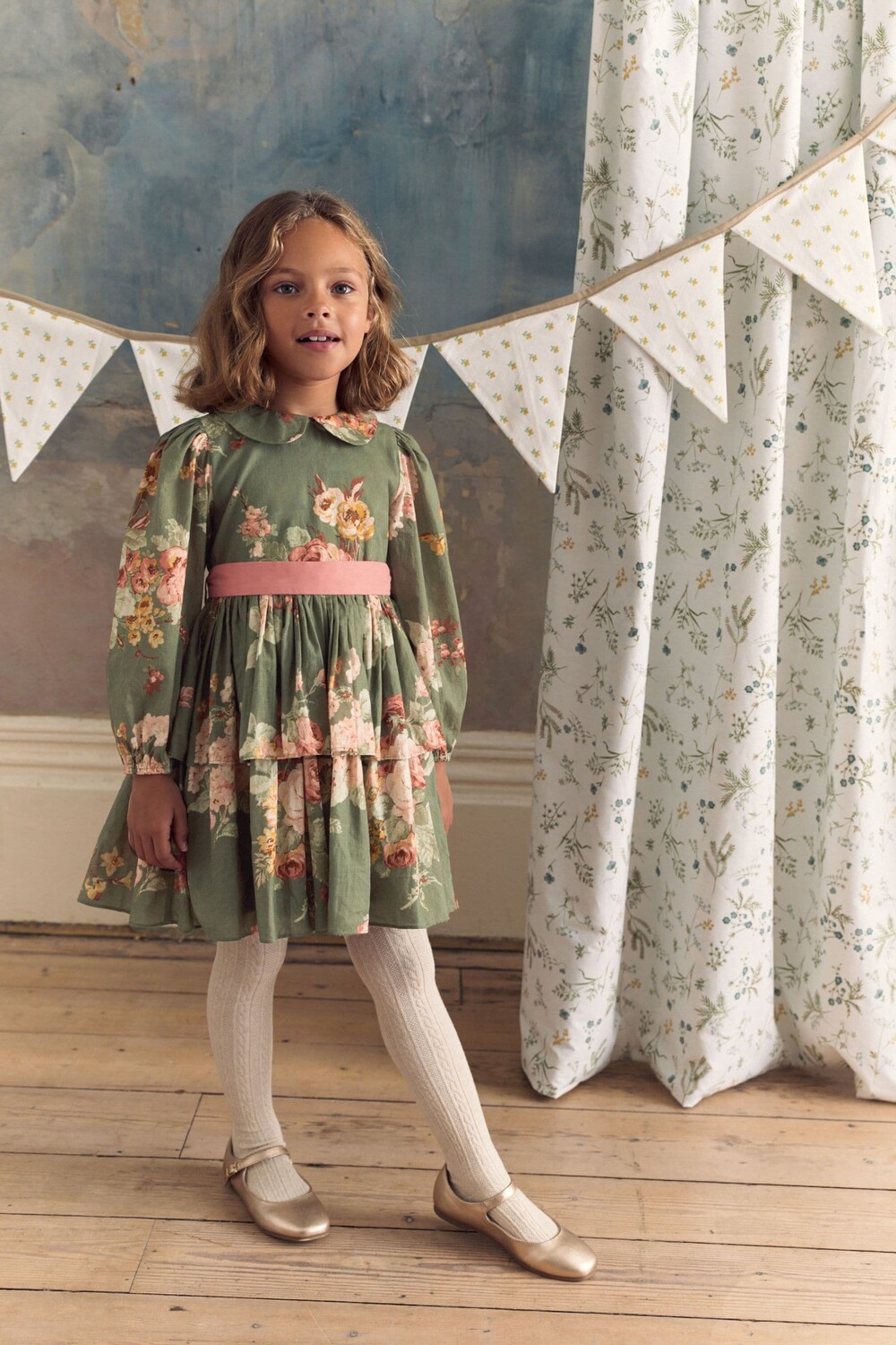 

Многослойное платье Rosemore Laura Ashley, зеленый