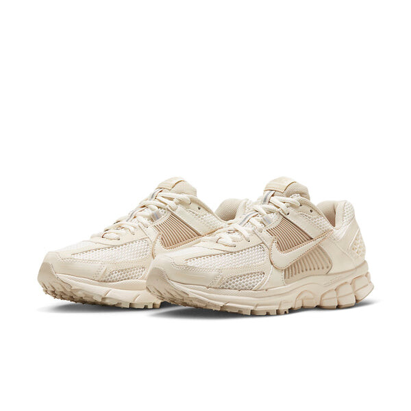 Кроссовки (WMNS) Nike Air Zoom Vomero 5 'Sail Light Orewood Brown', цвет sail/light orewood brown — фото 2