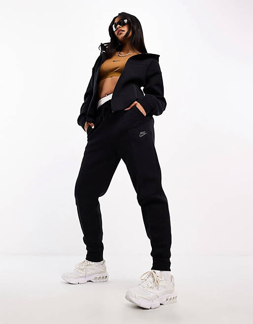

Черные джоггеры Nike Tech Fleece