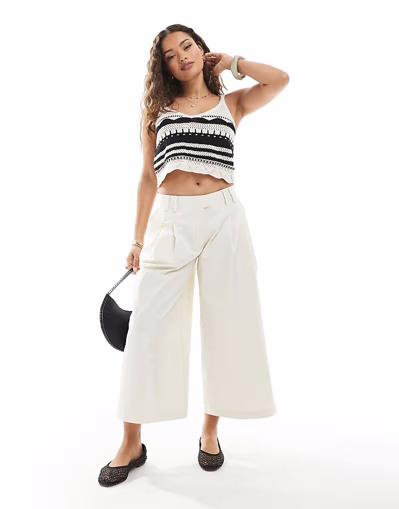 

Укороченные широкие брюки из чистого хлопка ASOS DESIGN Petite с декоративной отделкой в ​​кремовом цвете
