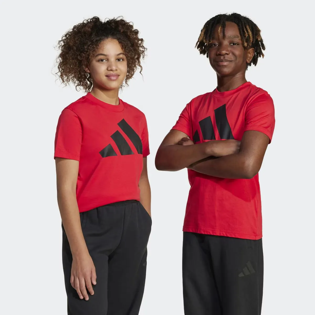 

Детская футболка Adidas Essentials, красный