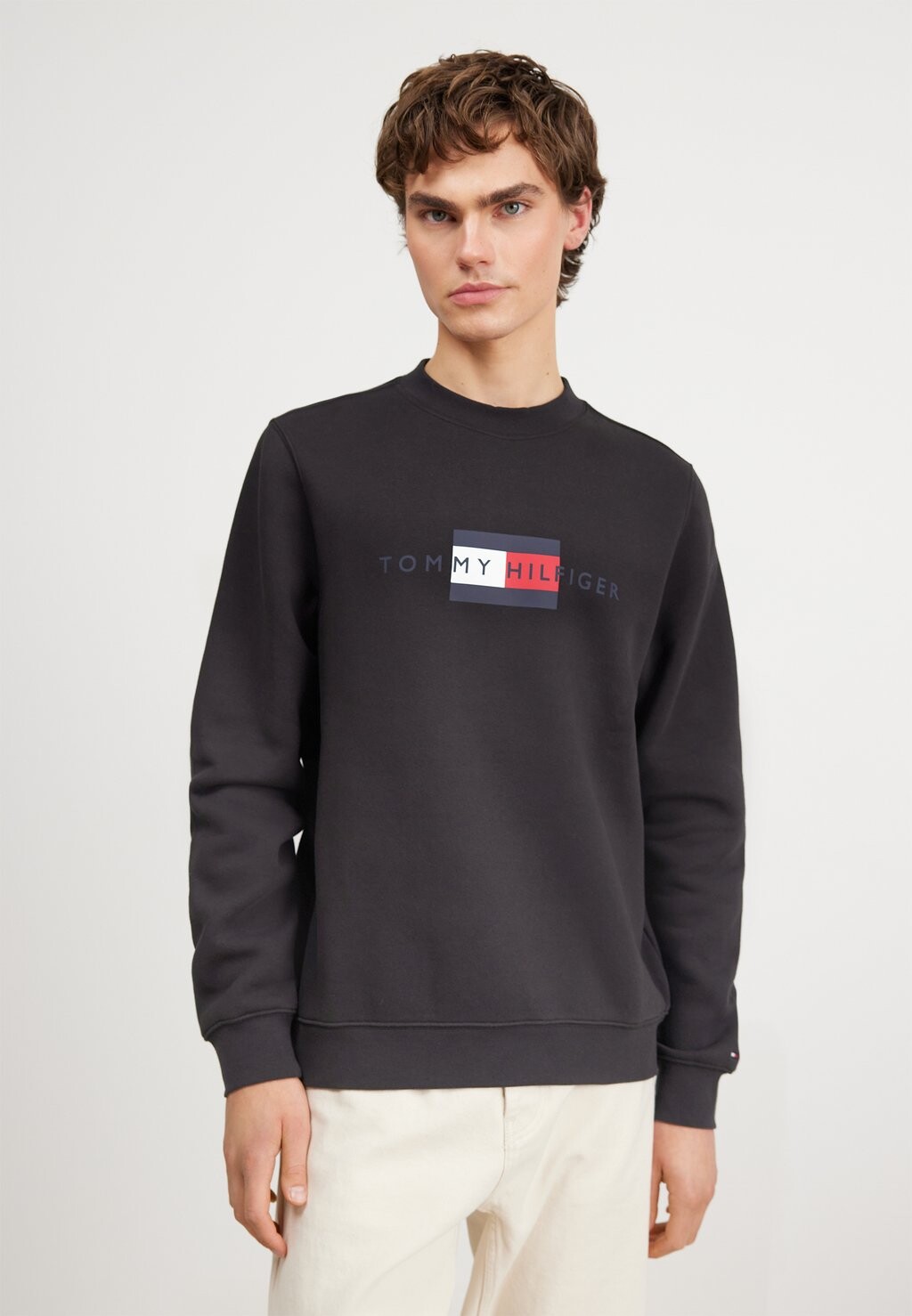 

Свитер Hilfiger Flag Sweatshirt Tommy Hilfiger, черный
