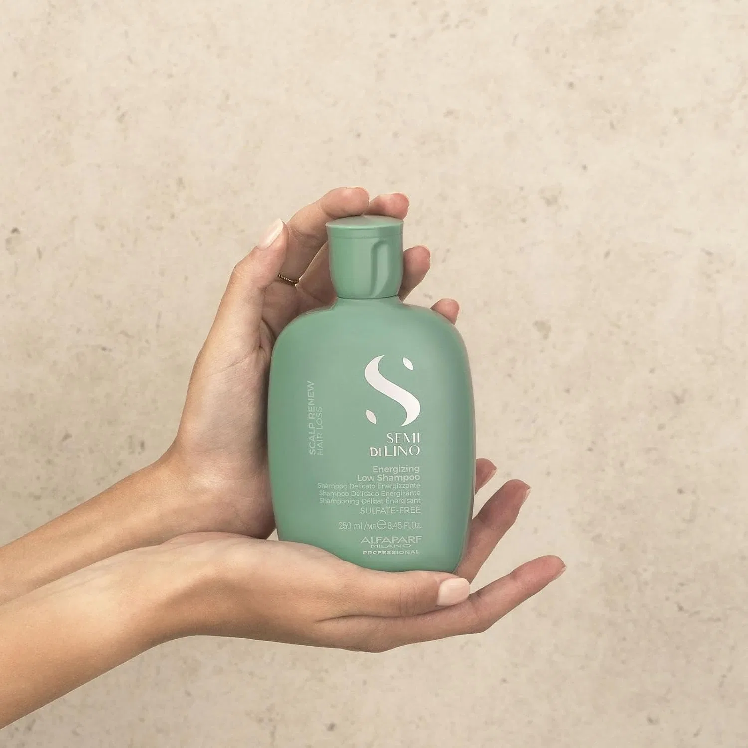 Энергетический шампунь для кожи головы «Semi Di Lino Scalp Renew Energizing Low» от Alfaparf Milano Alfaparf Milano — фото 3