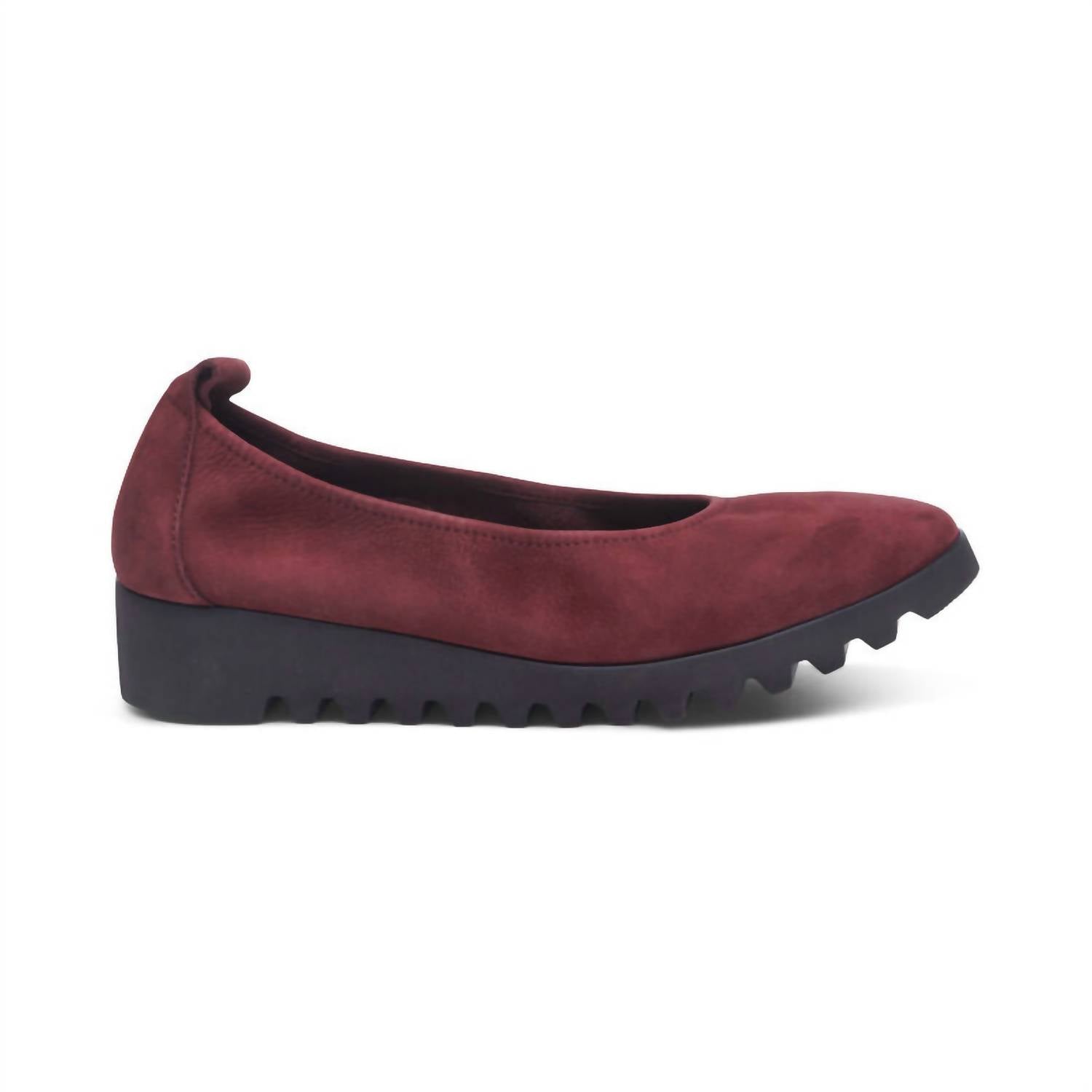 Женские балетки Brianna Slip-On в бордовом цвете Aetrex — фото 2