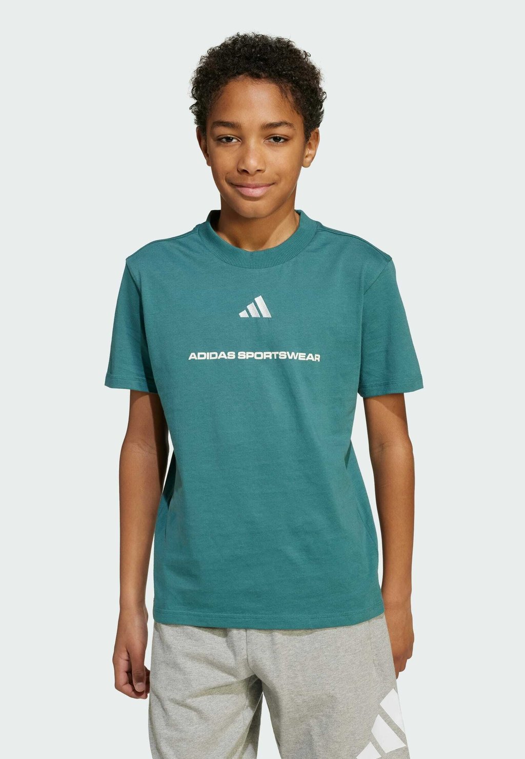 

Футболка с принтом SLOGAN Adidas Sportswear, цвет Preloved Teal