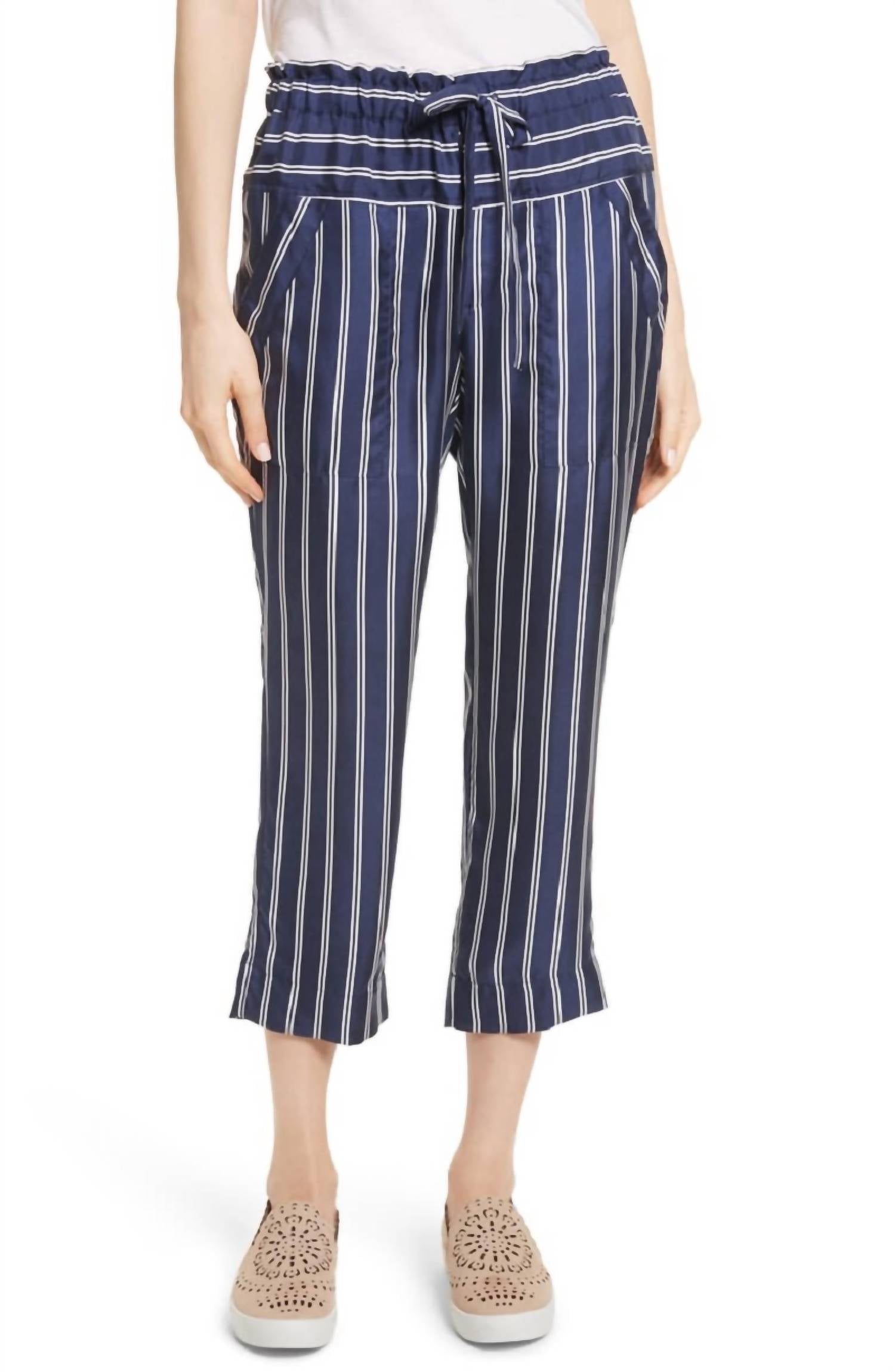 

Брюки-капри Addiena Silk Striped Capri в цвете Navy/White Joie