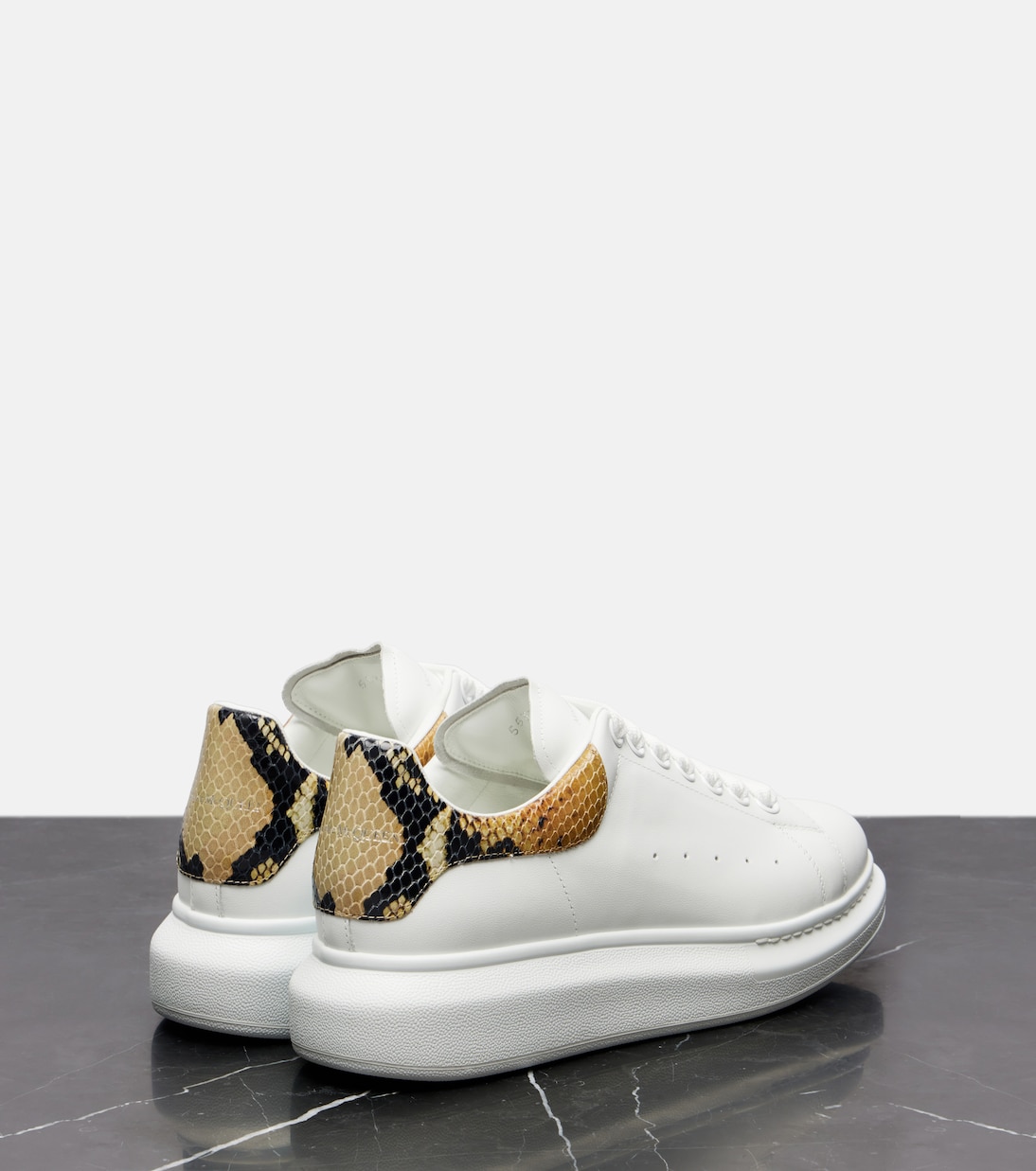 Массивные кеды из кожи с эффектом змеиной фактуры McQueen, White/Multicolor — фото 2